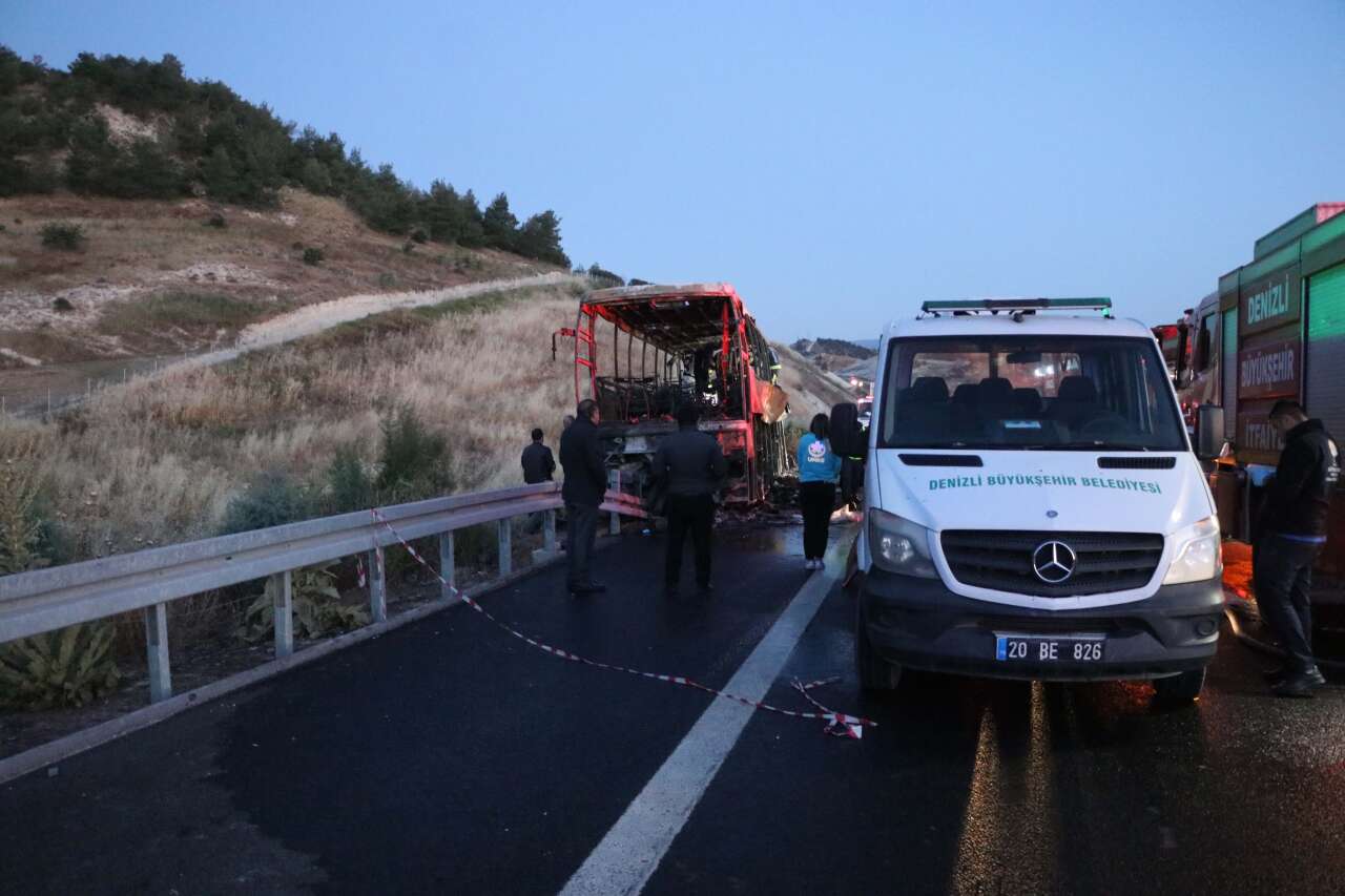 Yolcu otobüsü alev aldı! Biri bebek 8 kişi öldü, 33 yaralı var 8
